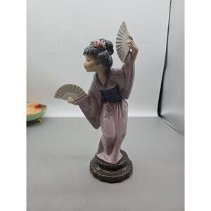 Lladro Madame Butterfly Japanese Geisha Girl With Fans #4991 Figurine